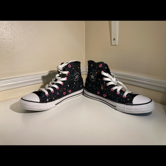 Converse Chuck Taylors - Picture 3 of 9